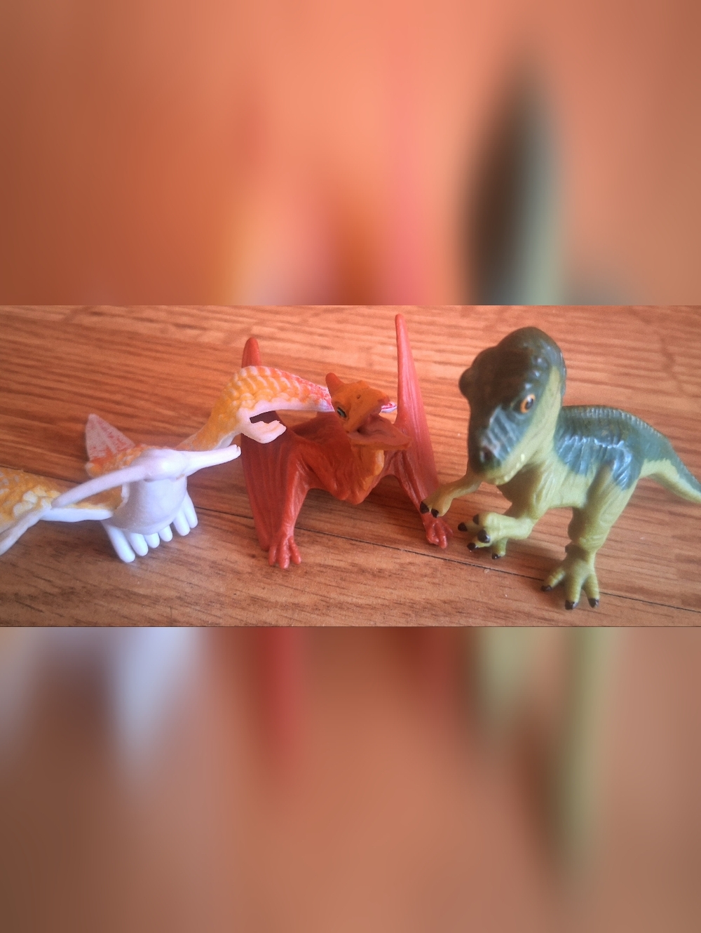 Set Os 3 Small  Toy Dinosaurs.